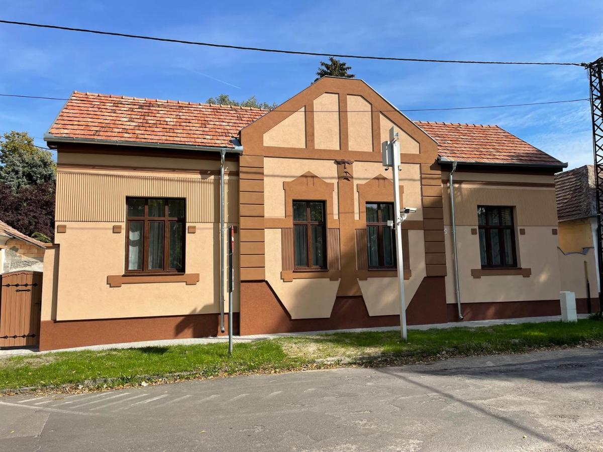 Kovacs Apartmanhaz 基什孔豪洛什 外观 照片